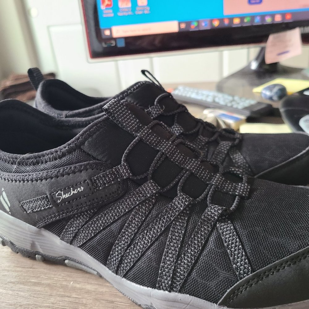 Women's Skecher's Memory Foam Black lace-free shoe